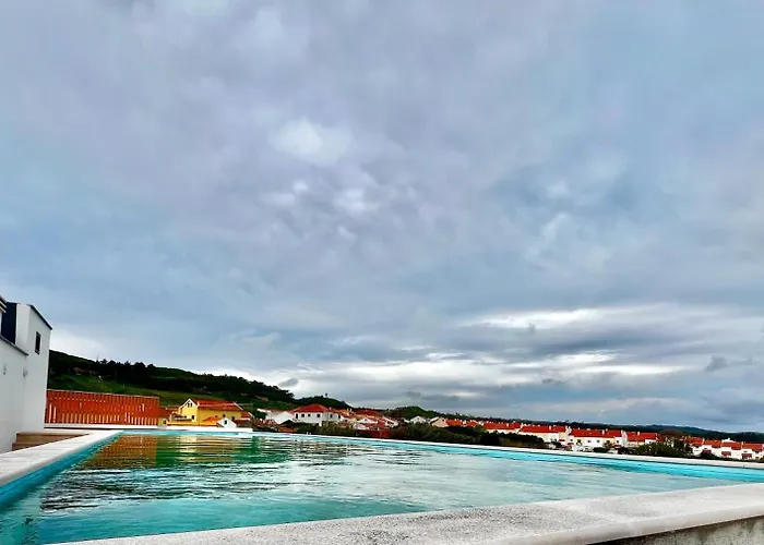 Modern Spacious With Rooftop Pool * São Martinho do Porto
