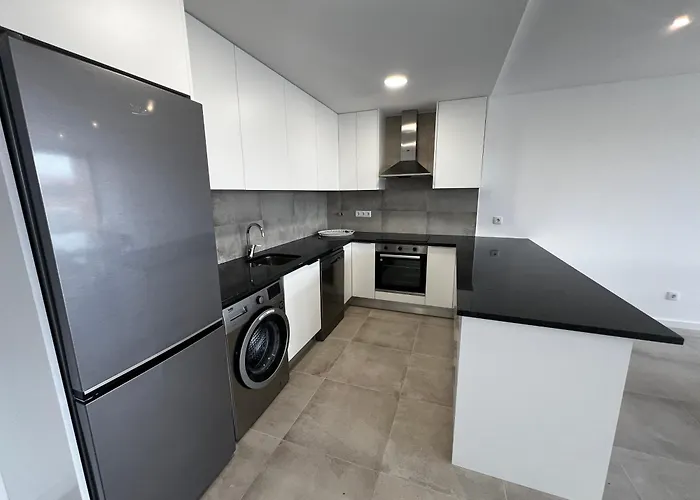 Modern Spacious With Rooftop Pool * São Martinho do Porto