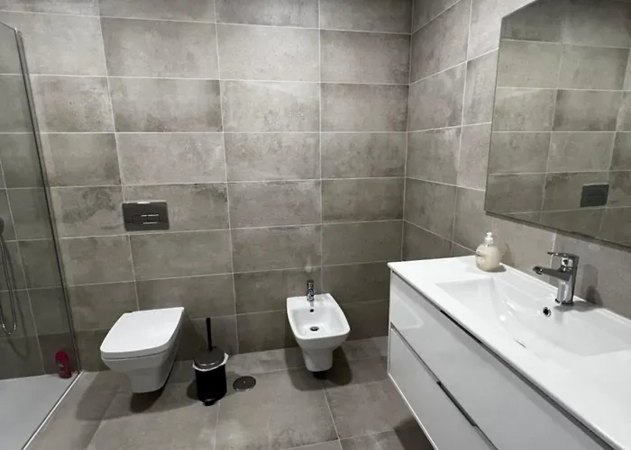 Modern Spacious With Rooftop Pool *