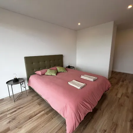 Modern Spacious With Rooftop Pool Apartmán *