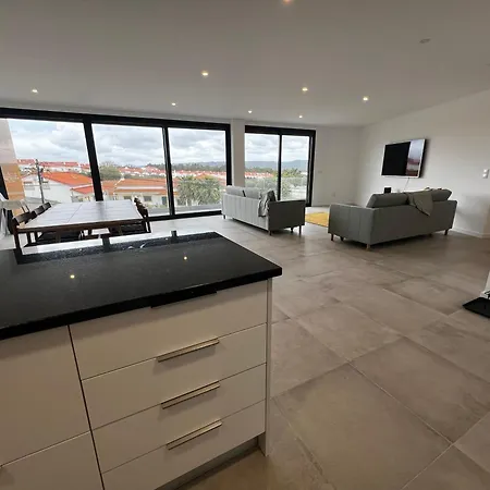 Modern Spacious With Rooftop Pool * São Martinho do Porto